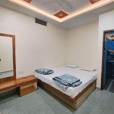 Shree Trilokeshwar Guesthouse Уджайн Екстериор снимка