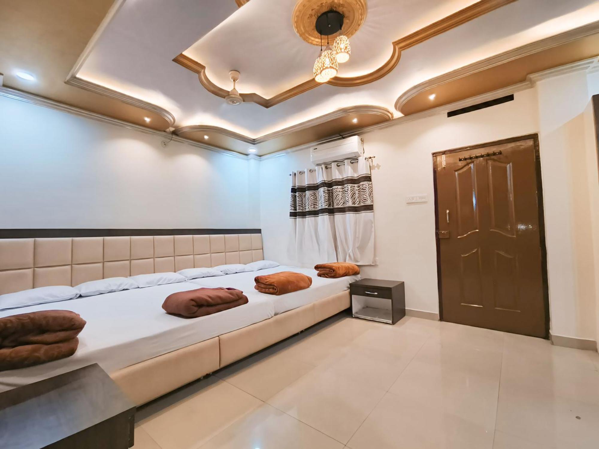 Shree Trilokeshwar Guesthouse Уджайн Екстериор снимка