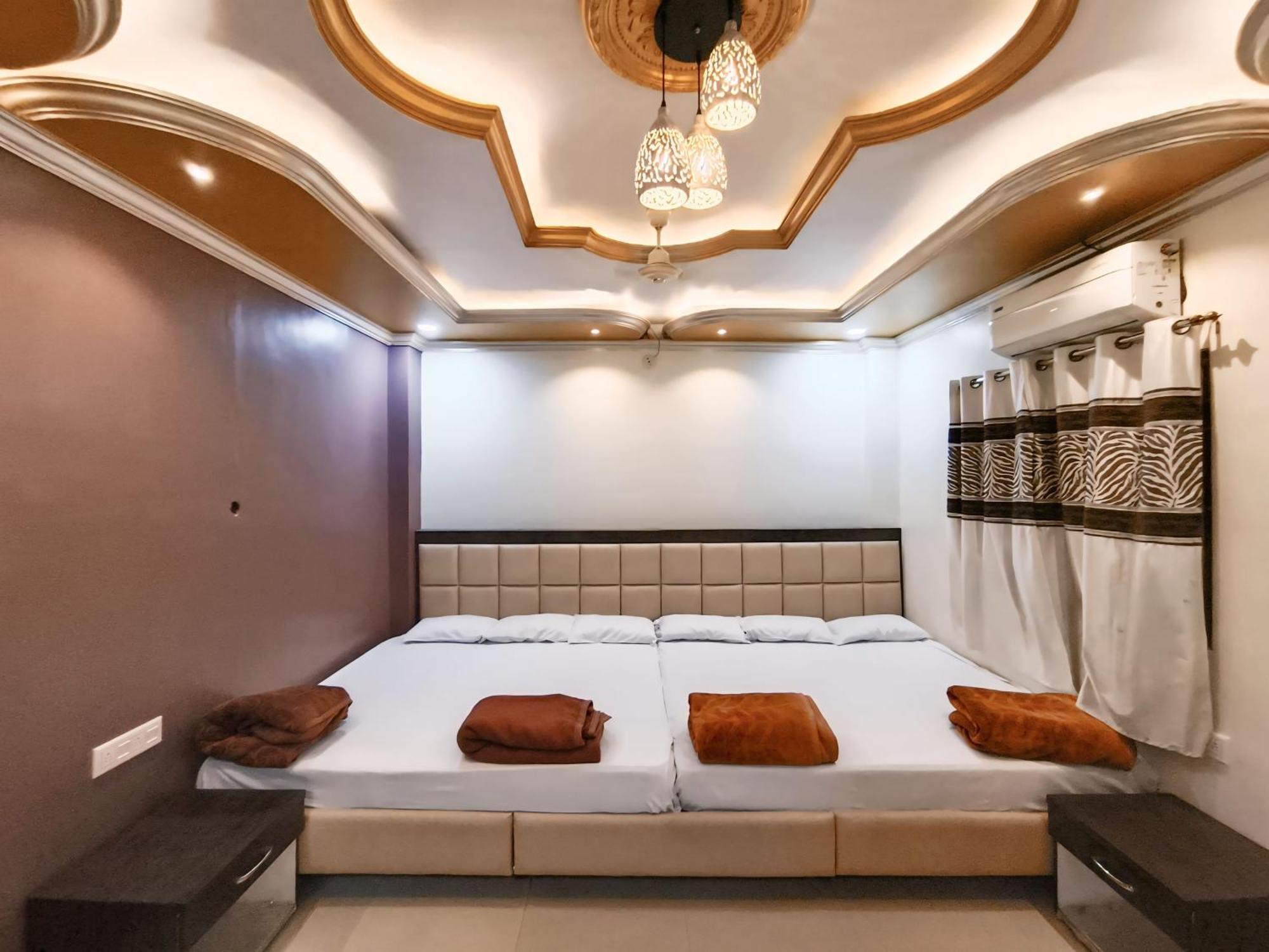 Shree Trilokeshwar Guesthouse Уджайн Екстериор снимка