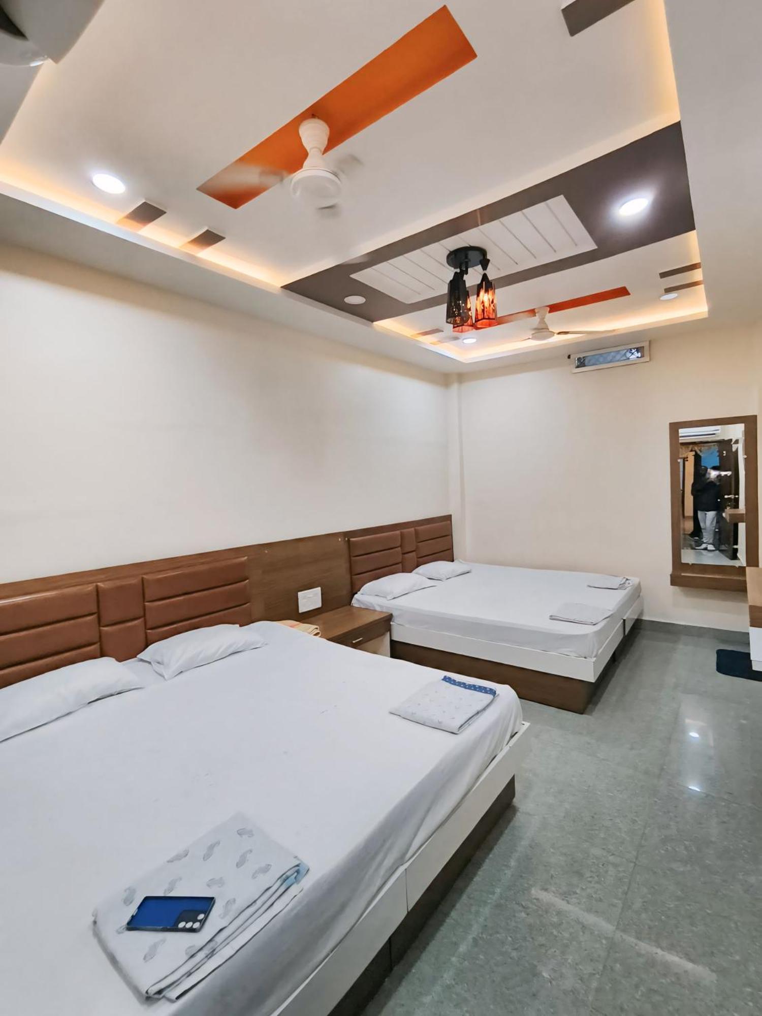 Shree Trilokeshwar Guesthouse Уджайн Екстериор снимка